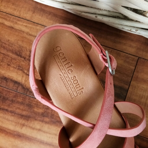 NWOT Kenneth Cole Gentle Souls Strappy Wedge - Picture 8 of 14